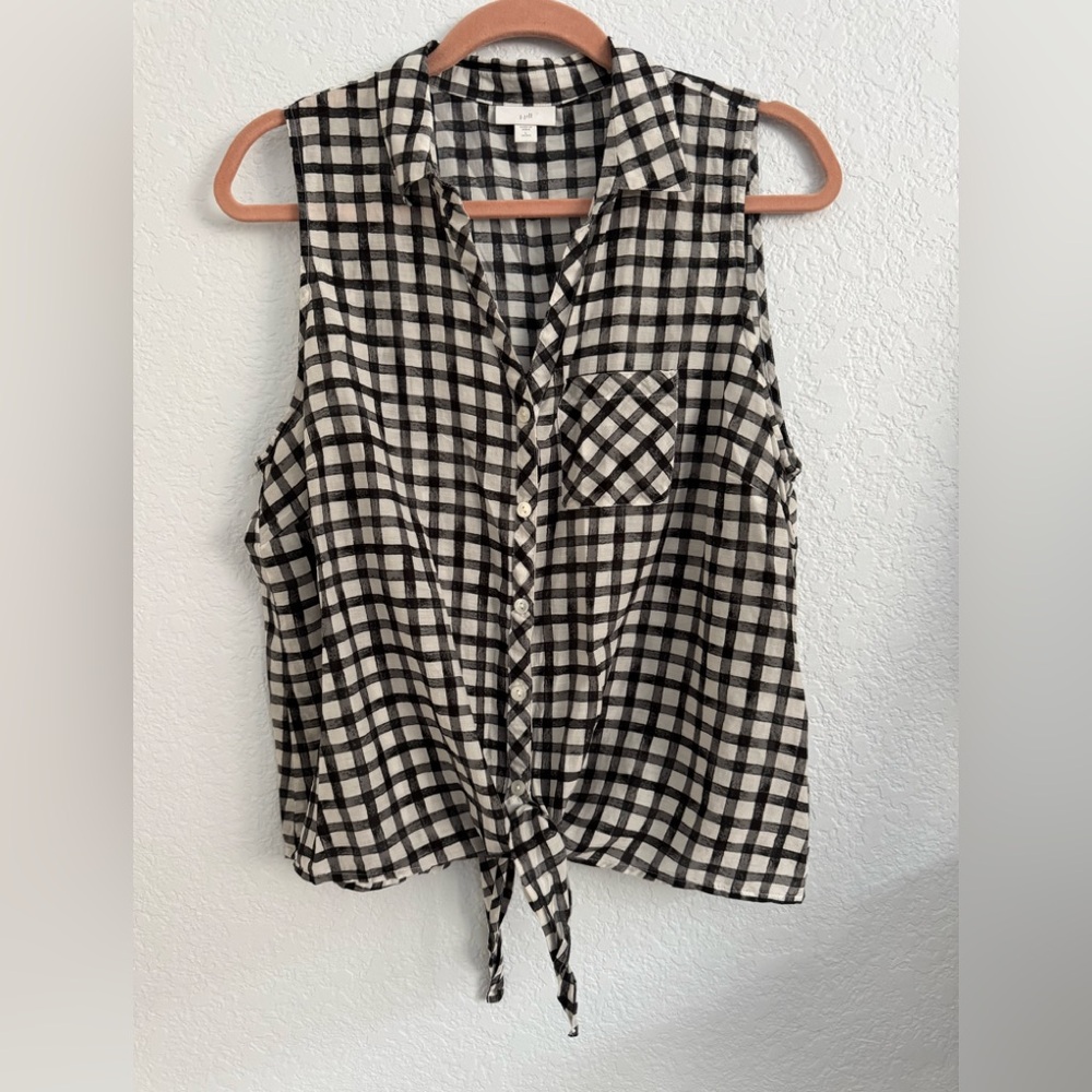 Sleeveless Black and White Checkered Top